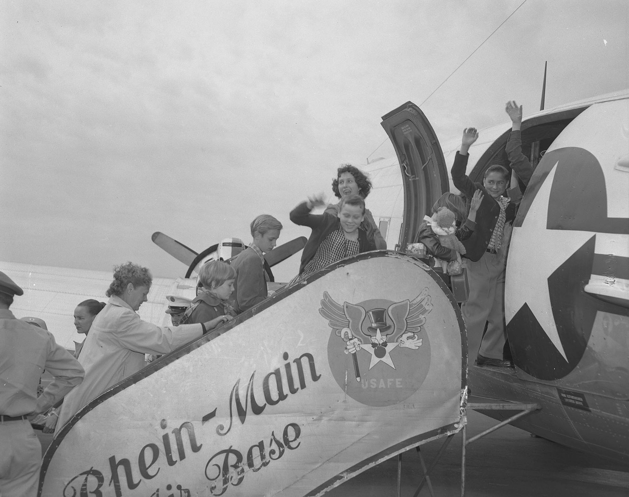 Des vacances loin de la guerre froide. Histoire du pont pour les enfants de Berlin de 1953 à 1957