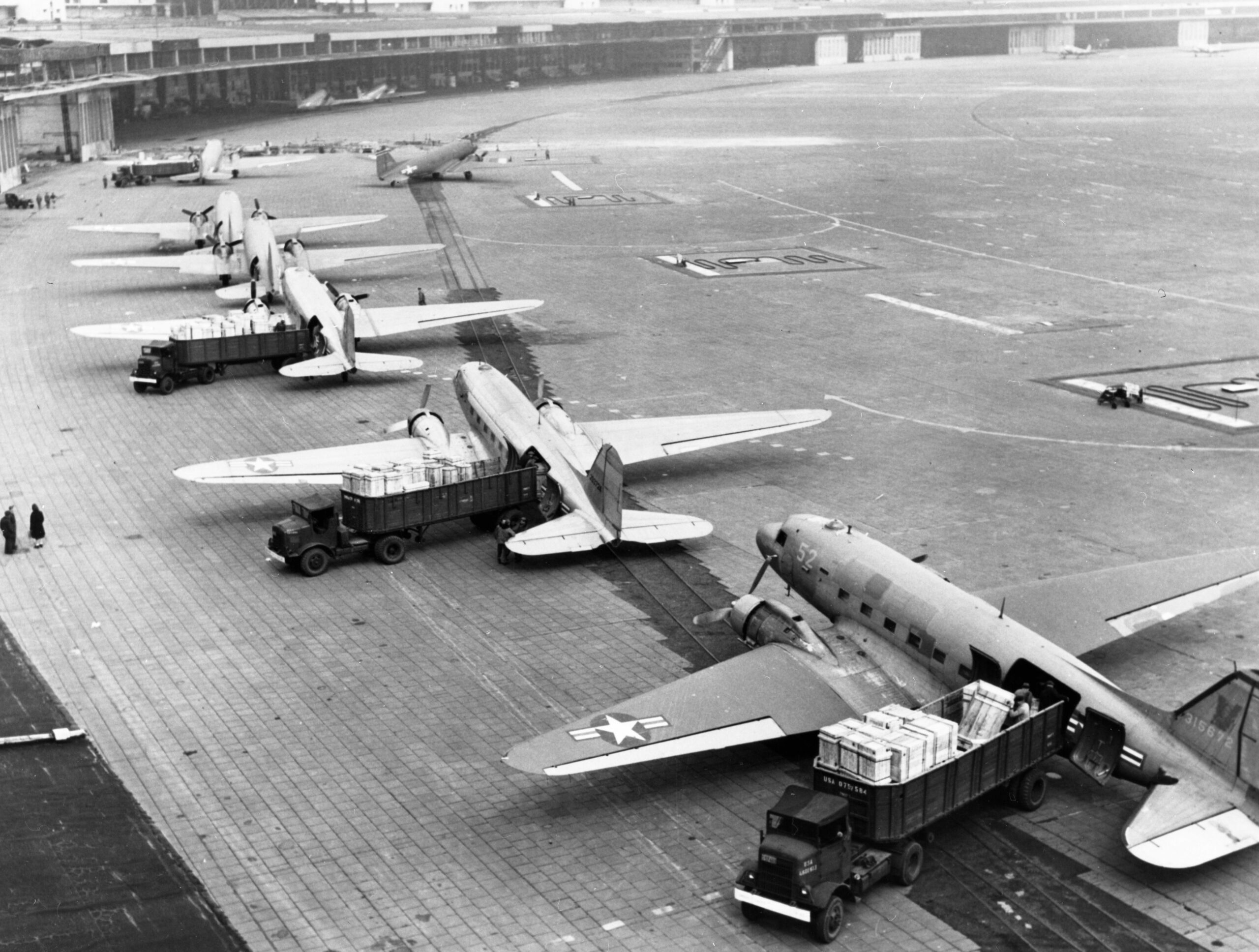 Blockierte Sieger – geteiltes Berlin. 75 Jahre Luftbrücke